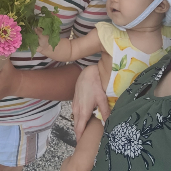 Adorable lemon overall bubble romper 0-3 months not tagged - Picture 4 of 4